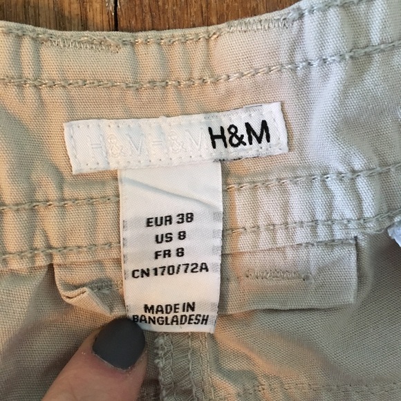 Khaki / Tan Shorts 8 - Picture 3 of 8